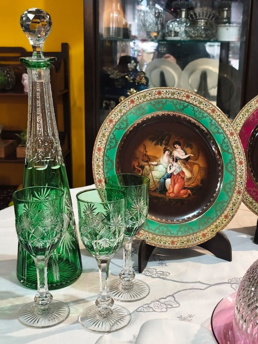 Licorera y copas de cristal tallado verde